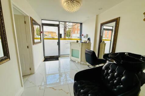 Burnt Oak Broadway, EDGWARE, HA8 5EH, UNITED KINGDOM photo 2
