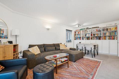 Flat 4 Gordon Court SE20 reception 3 v2.jpg