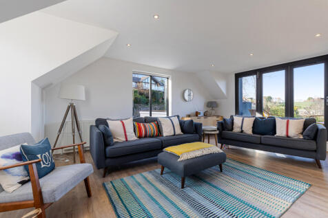 17 Living Space Dartway