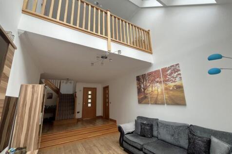 DINING / RECEPTION ROOM