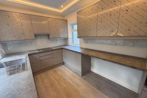 Hollycroft Avenue, Wembley photo 4