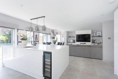 OPEN PLAN KITCHEN LIVING DINING AREA
