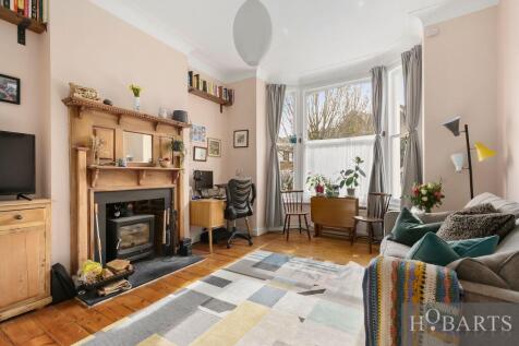1 Bedroom Flat for Sale With Own rear Garden