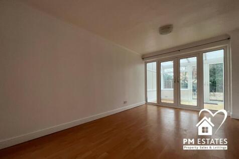 Aynsworth Avenue, Bishop's Stortford, Hertfordshire, CM23 photo 4