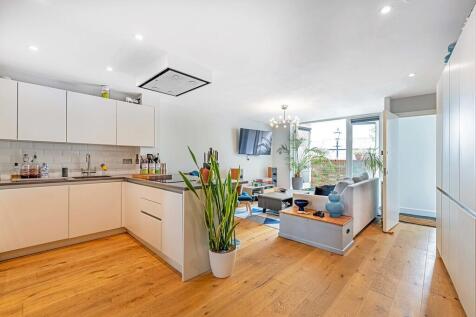 8 Flood Lane, TW1...