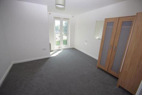 Bosworth Court, Cippenham photo 4