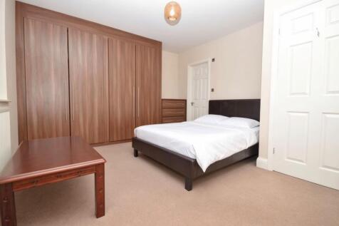 Double Room to Rent in Shared House