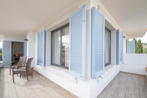 Exclusive Move-In Ready Villa Just Steps from the Sea in Llenaire