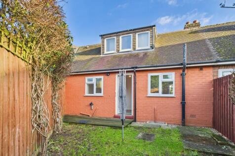 CAM02519G0-PR0373-STILL013