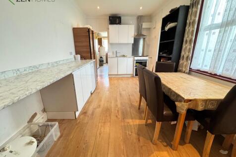 Dongola Road, London photo 5