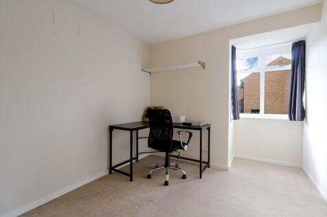 4-bed-house-prestbury (8).jpg