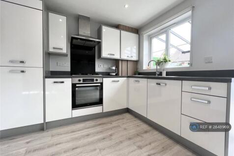 Fontmell Close, Swindon, SN25 photo 3