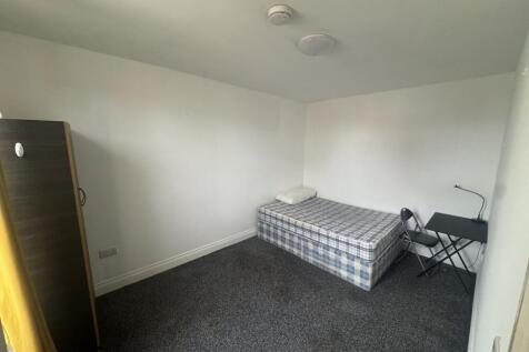 Bright and spacious bedroom with dedicated desk...