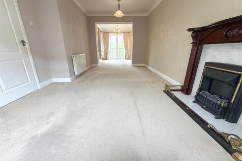 LOUNGE DINING ROOM