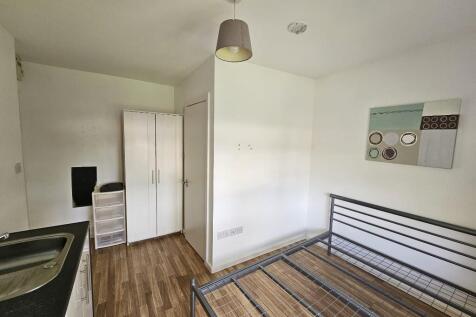Shillitoe Avenue, Potters Bar, Hertfordshire, EN6 photo 4
