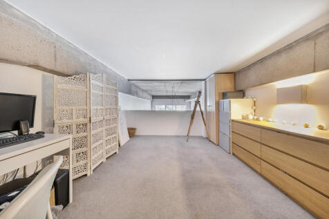 1320083-21-686bca...