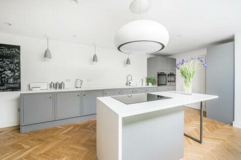 Longrood Road, Rugby