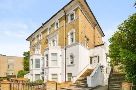 London, SE22 - property photo