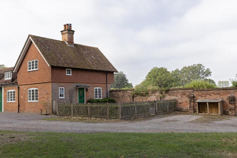 2-bed semi-detached on West Green Road, Hartley Wintney, Hook, Hampshire, £1,975/mo