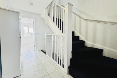 Rainham, RM13 photo 5