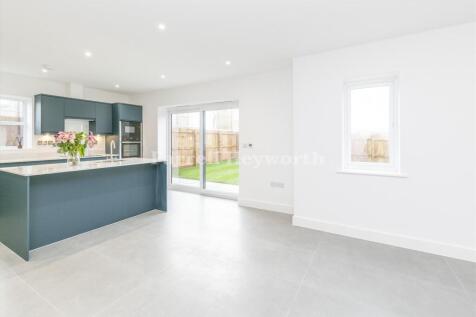 Kitchen Through Dini