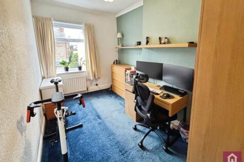 3 bed, 1 bath End of Terrace in Manchester - Photo 10