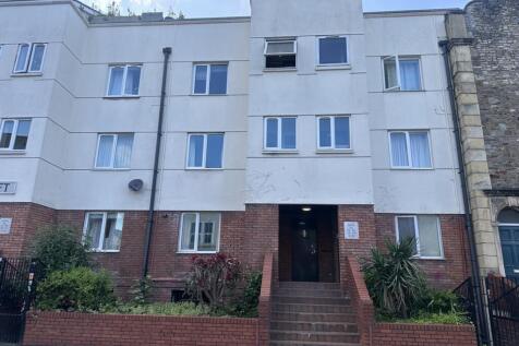 The inviting exterior of a well-maintained apar...