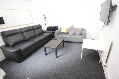 7-bed terraced on Langdale Road, Liverpool, £585/mo