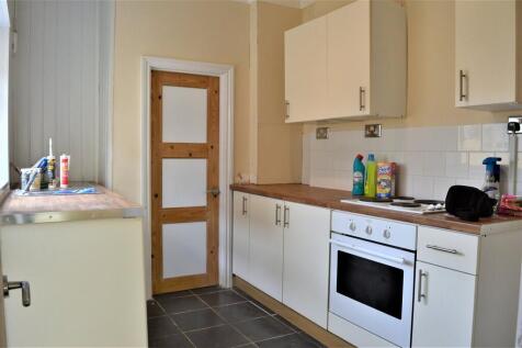 Alexandra Road, Hengoed photo 4