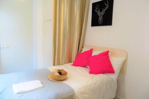 Cozy and inviting single bedroom featuring a ne...