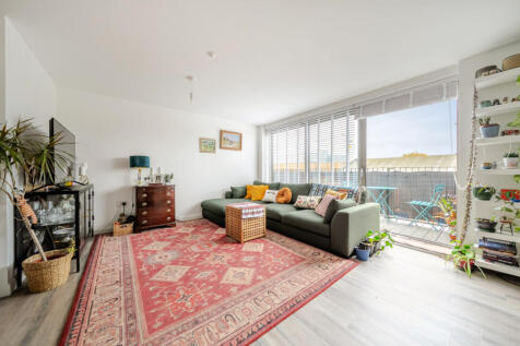 1374067-12-6904bf...