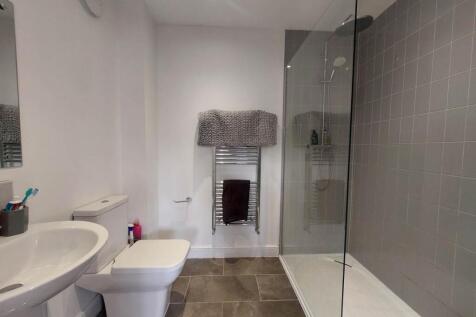 En-suite to master b