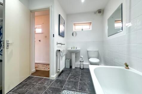 Pearl EweMove Saltburn-7