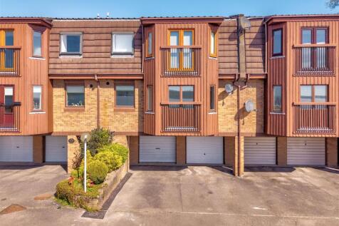 8 Ogilvy Court BF-18.jpg