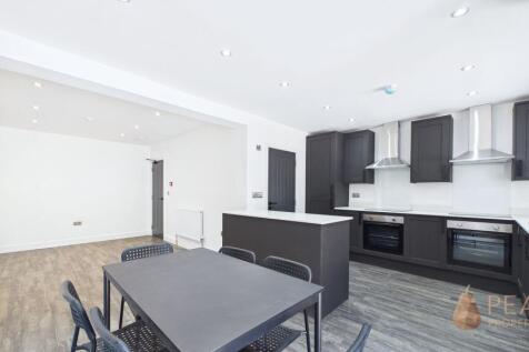 Kitchen / Dining Area