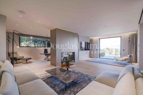 Living-room Natural light Wooden floor