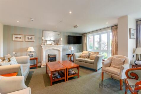 8688986-interior16.jpg