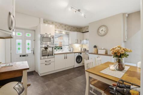 FAMILY DINING KITCHEN