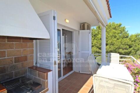Licensed flat with pool in Addaia