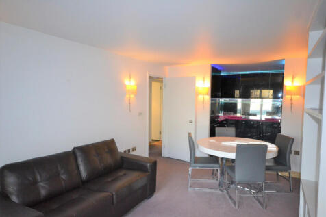 Modern one double bedroom flat with fitted semi o