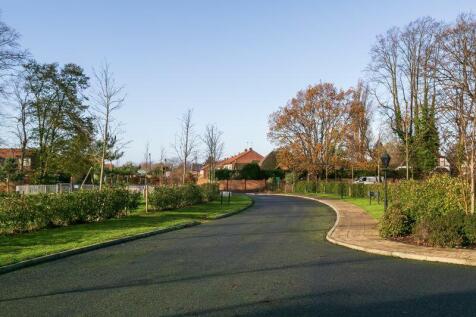 Entrance to Pavilion Place, East Molesey