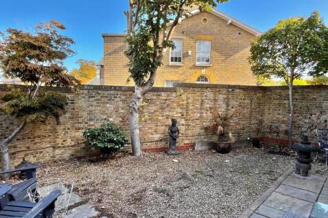 Horseshoe Crescent, Shoeburyness, Southend-on-Sea, Essex, SS3 photo 3
