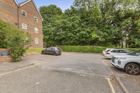 Glamis Court, Malmers Well Road-13.jpg