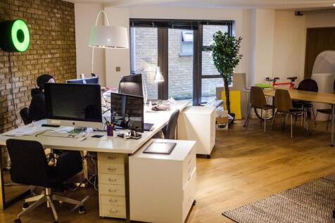 IMG_0187 looking outwards showing desk and double 