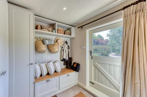 Dingle Cottage-side hall2.jpg