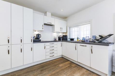 Bishops Hall, Kingston upon Thames, KT1 photo 3