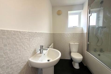Southwold Crescent, Broughton  photo 3