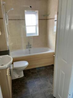 bathroom 3.jpg