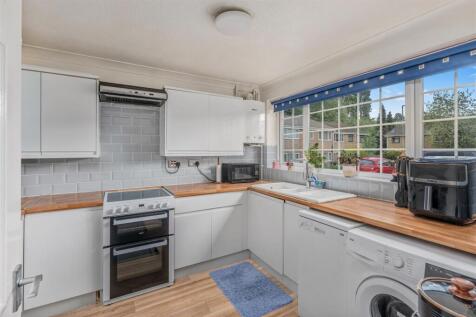 6 Garden Close, Banbury-4.jpg