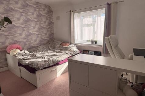 Caswell Close, Leicester photo 4